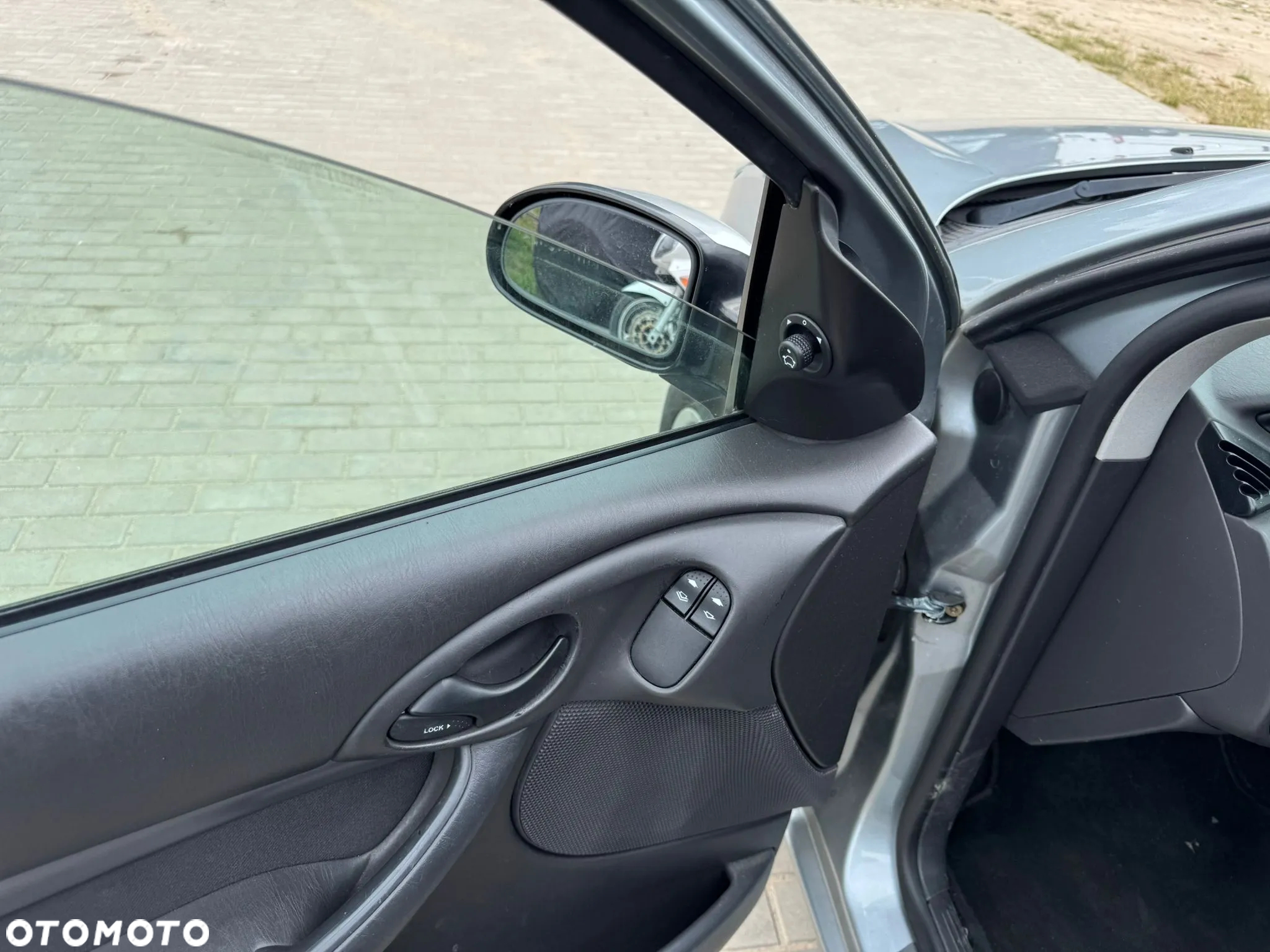 Ford Focus 1.6 16V Fun X - 13