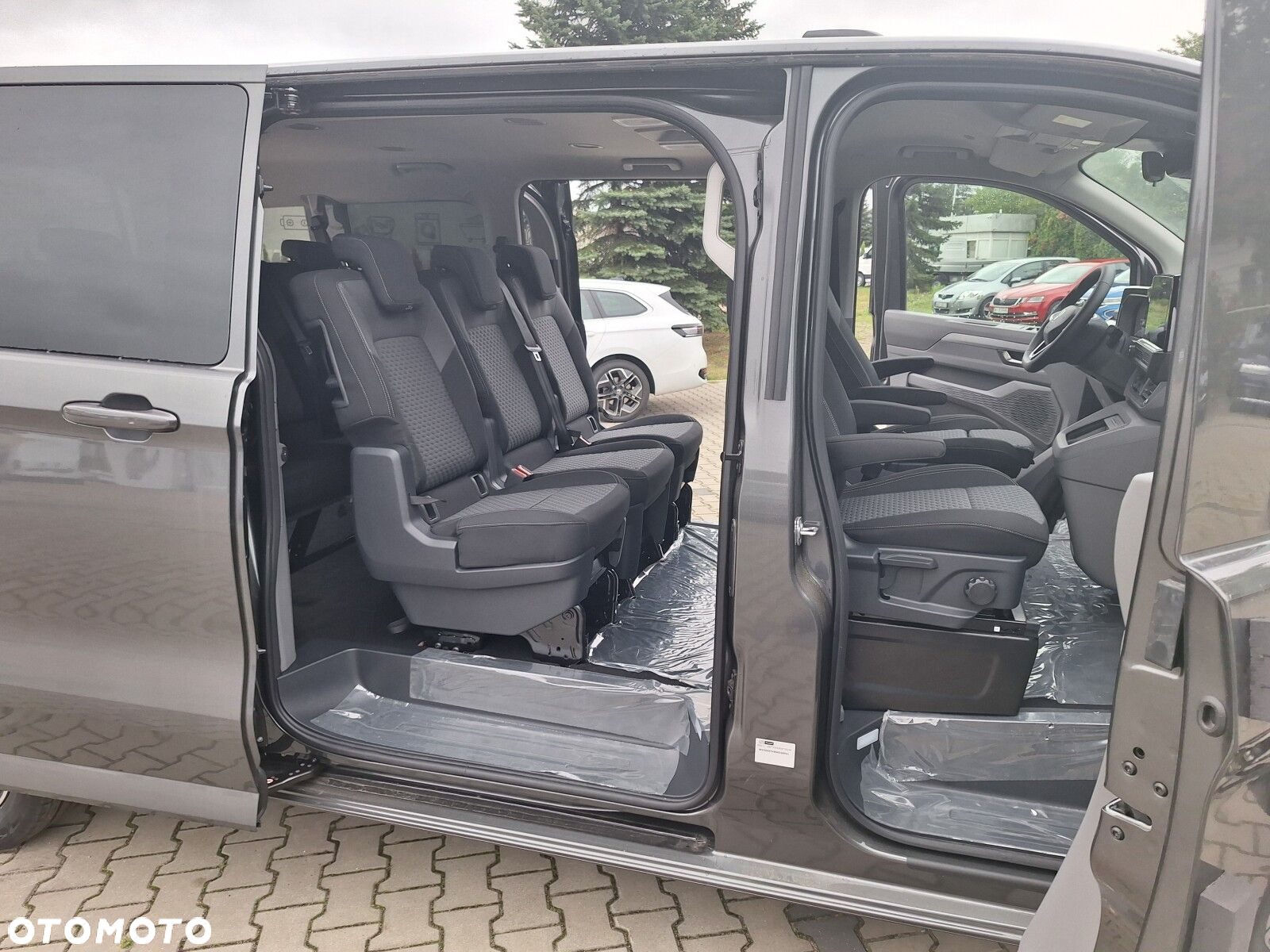 Volkswagen Caravelle - 25