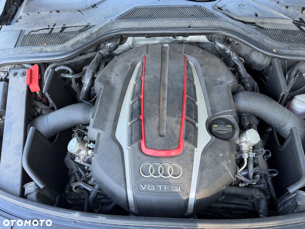 Audi S8 Plus - 30