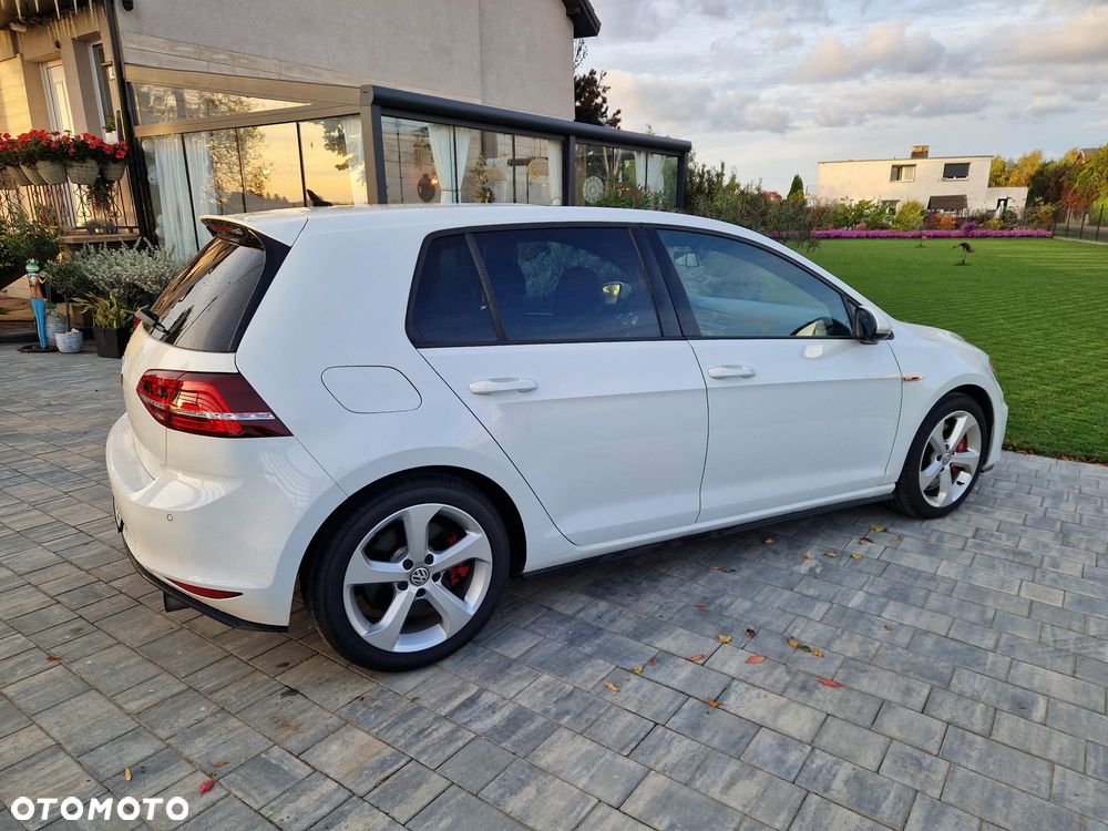 Volkswagen Golf GTI Performance BlueMotion Technology DSG - 4
