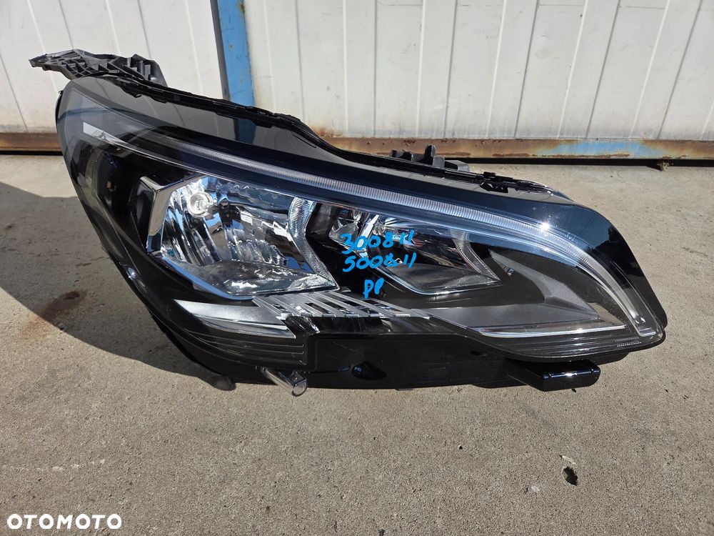 Lampa przednia prawa zwykła  Peugeot 3008 II 5008 II NOWA - 1