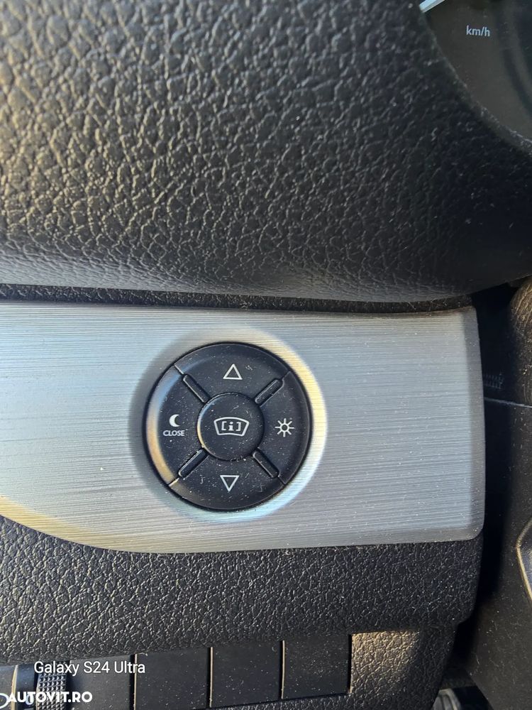 Peugeot Traveller L2H1 1.6 BlueHDI 115 S&S Combispace Premium - 8