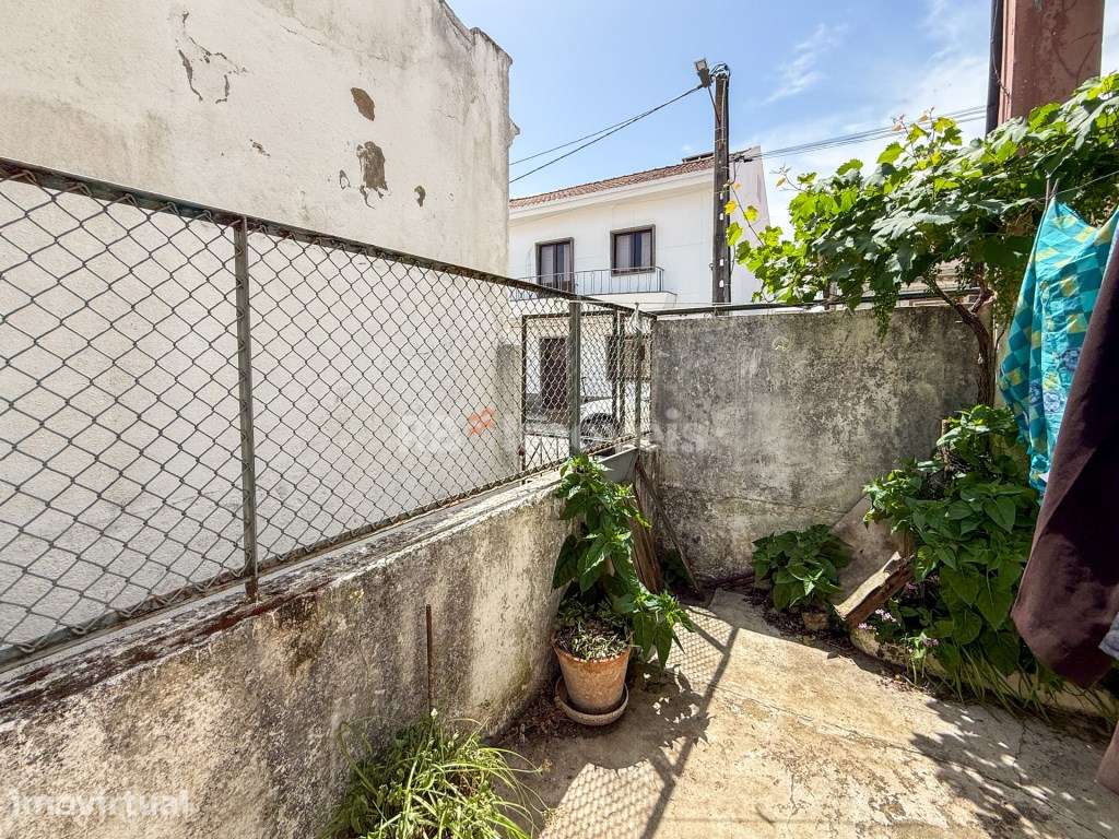 Apartamento T2 a nível do rés do chão com logradouro no centro do E... - Grande imagem: 4/27