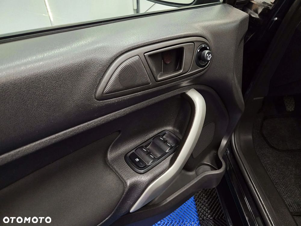 Ford Fiesta 1.6 Ti-VCT Titanium - 22