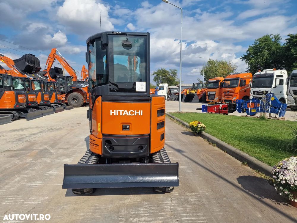Hitachi 2,7t, CUPLA RAPIDA cu INCLINARE CUPE, 2021, 627h, cupe 400mm, 600mm, taluz NOI, senile 80% bune, inst picon, latime 1,5m, Ad sapare 3m, ridica 1,5t, motor 21CP, Produs in JAPONIA, posiblitate leasing 4 ani, CA NOU-PROMOTIE 32.900 EUR+Tva - 3