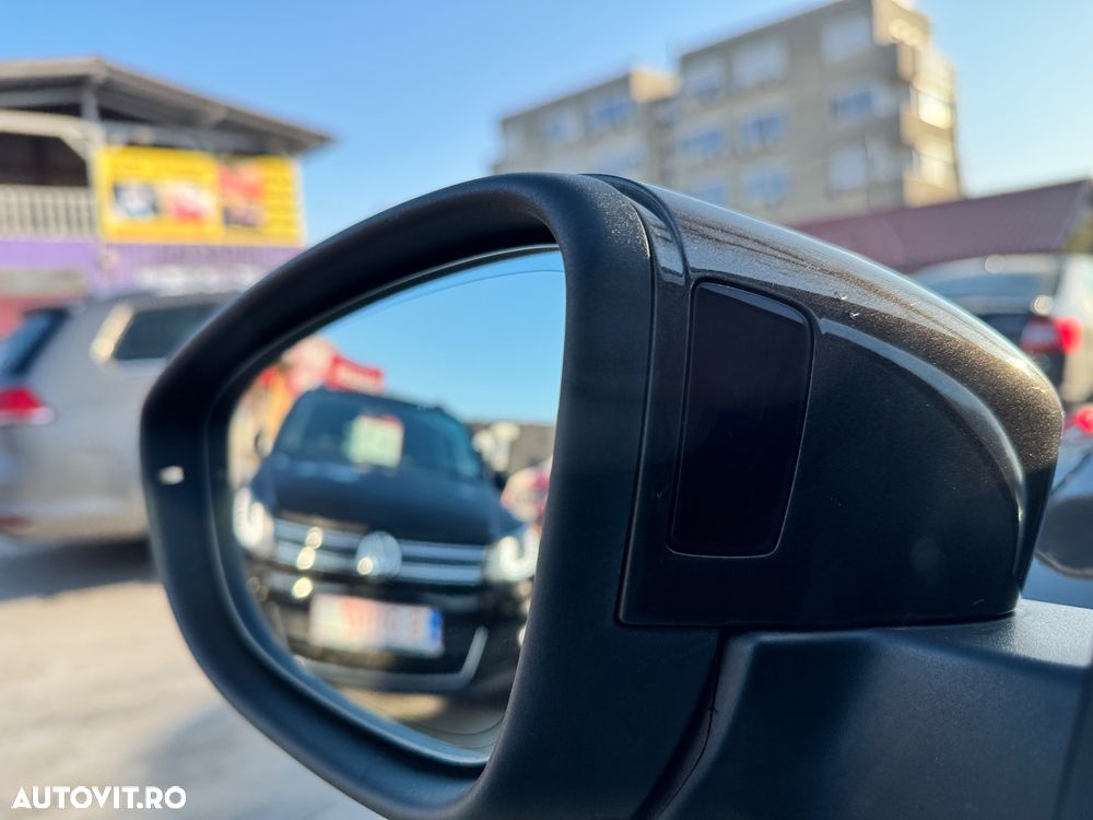 Volkswagen Passat - 18