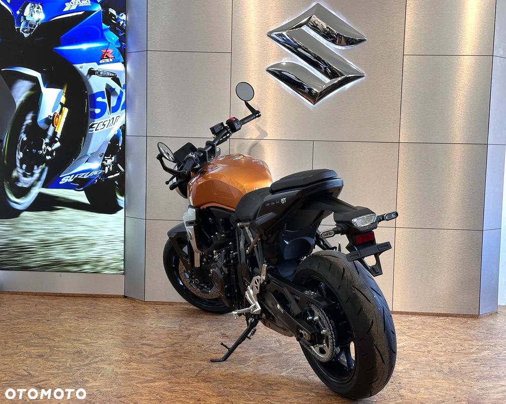 Suzuki GSX - 8