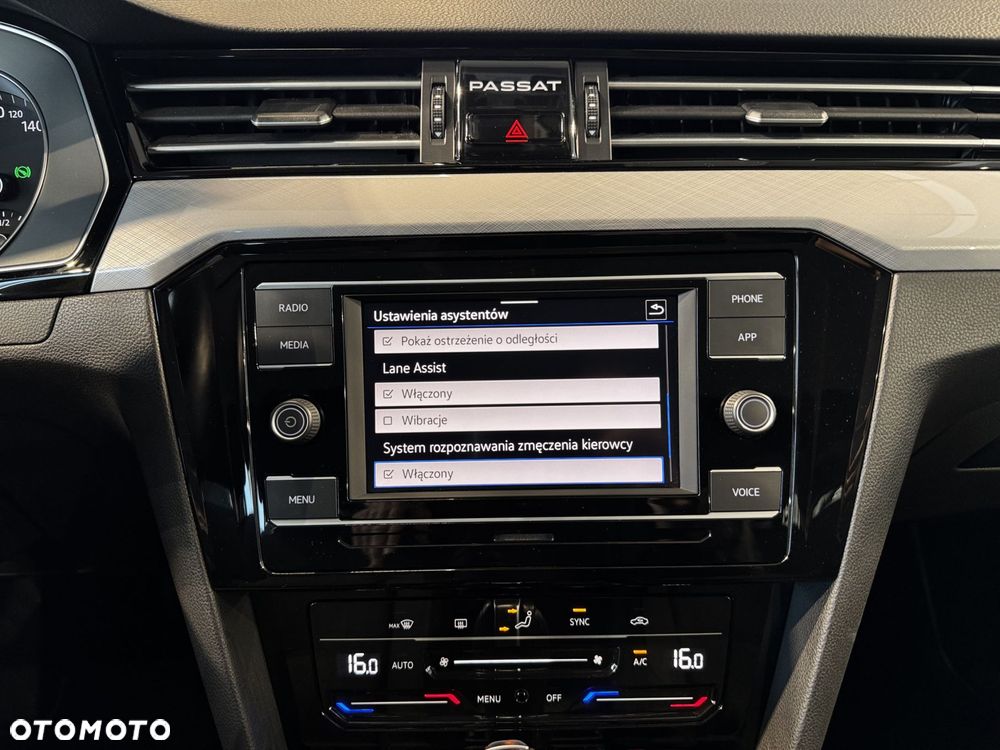 Volkswagen Passat - 30