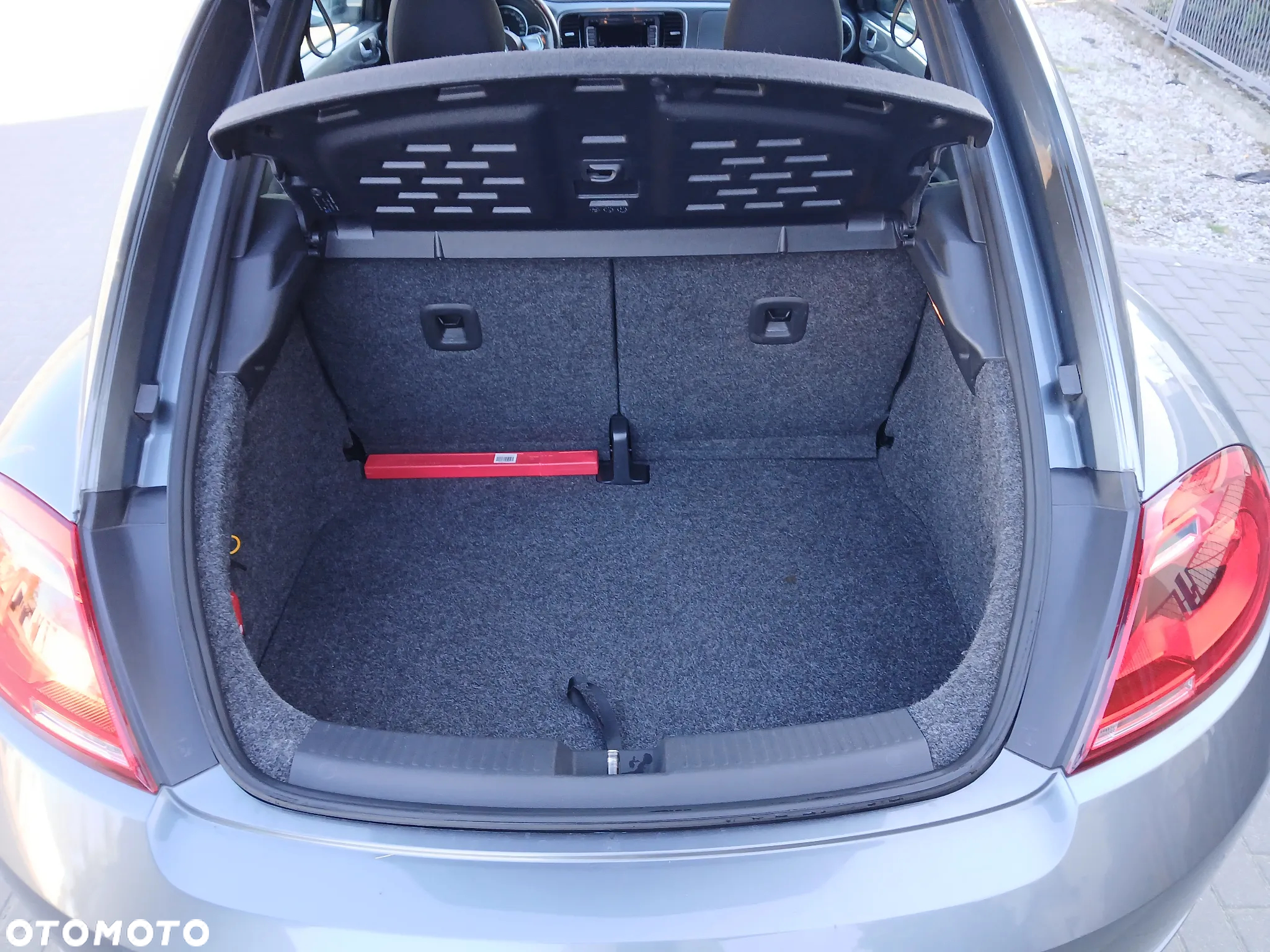 Volkswagen New Beetle - 12