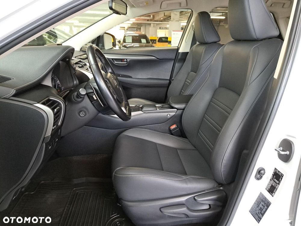 Lexus NX 300h F Impression AWD - 35