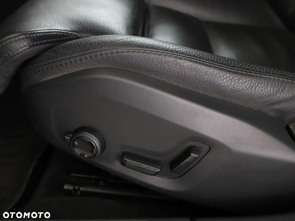 Volvo V60 B4 D Plus Dark - 36