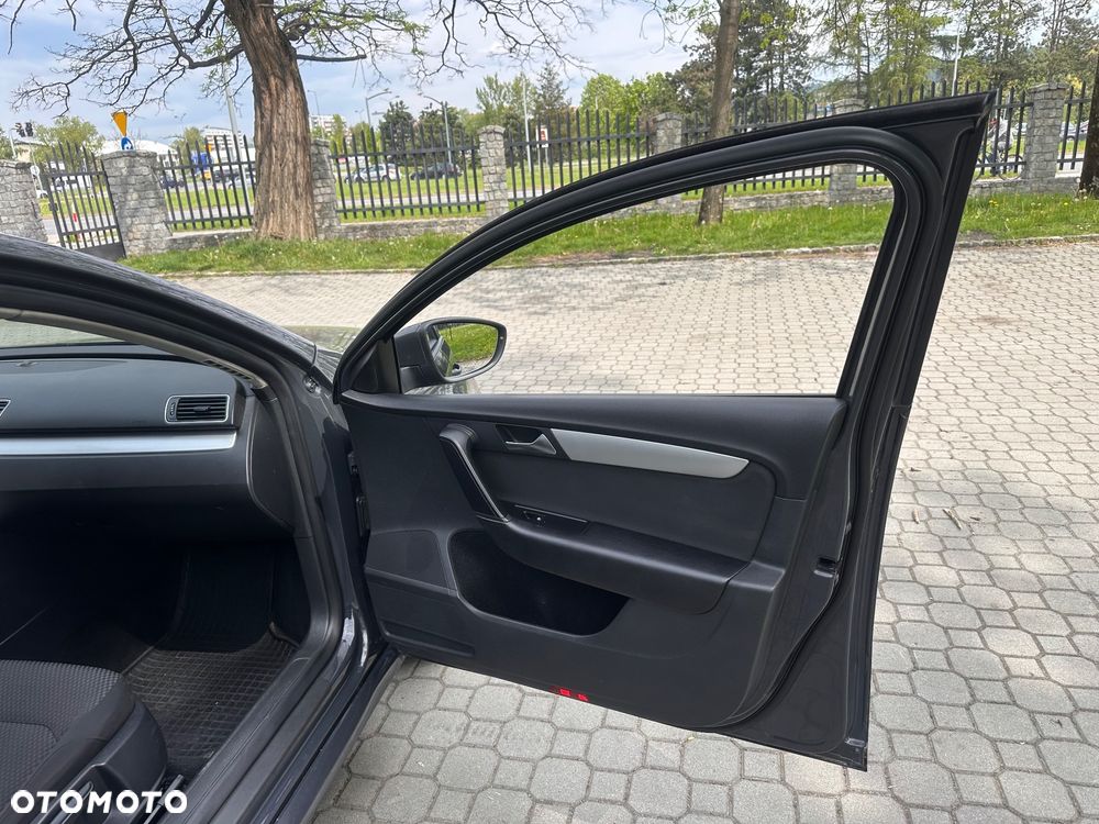 Volkswagen Passat 2.0 Blue TDI SCR Comfortline - 23