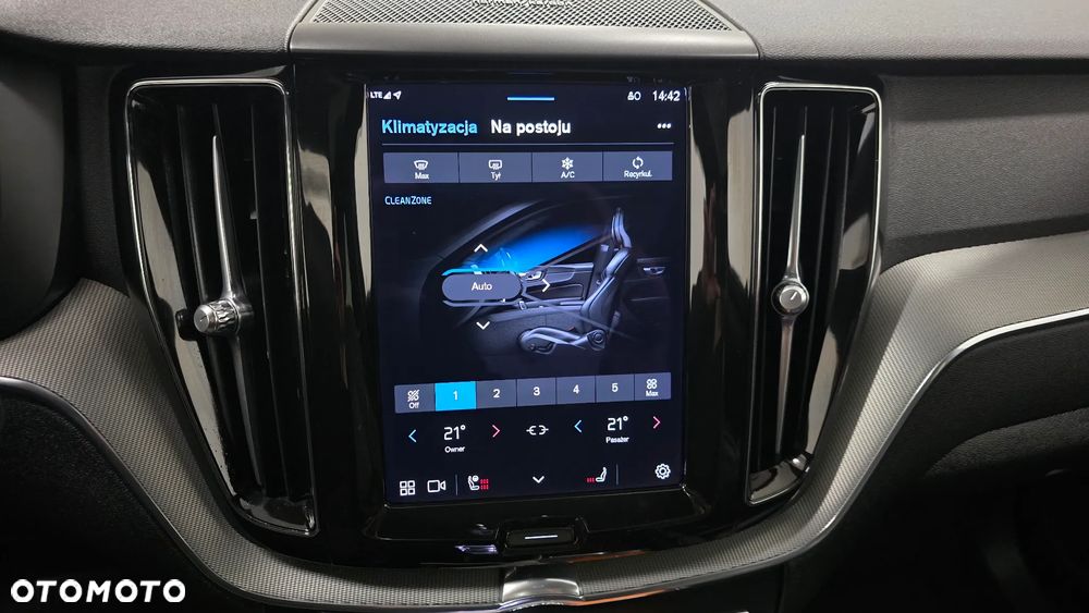 Volvo XC 60 B4 D Plus Dark - 27