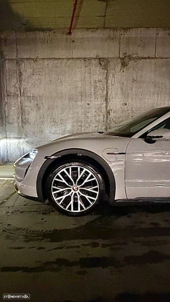 Porsche Taycan Cross Turismo 4 - 6