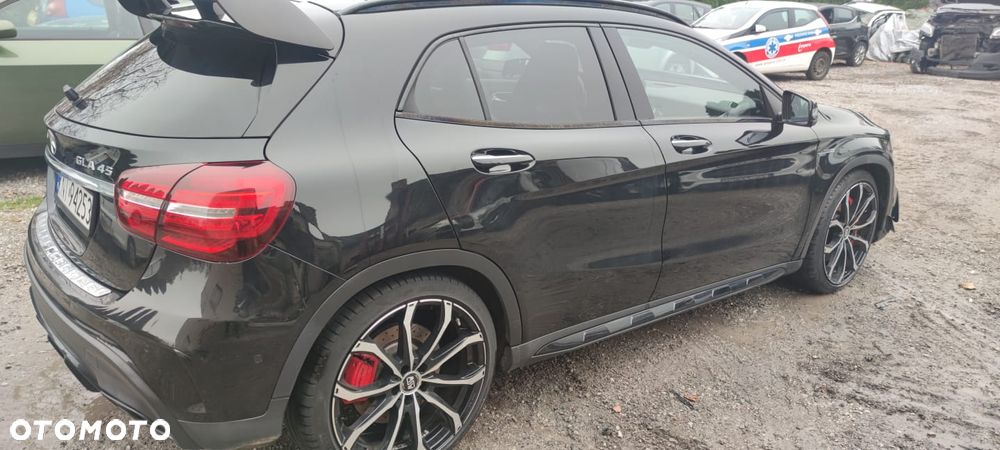 Mercedes-Benz GLA - 4