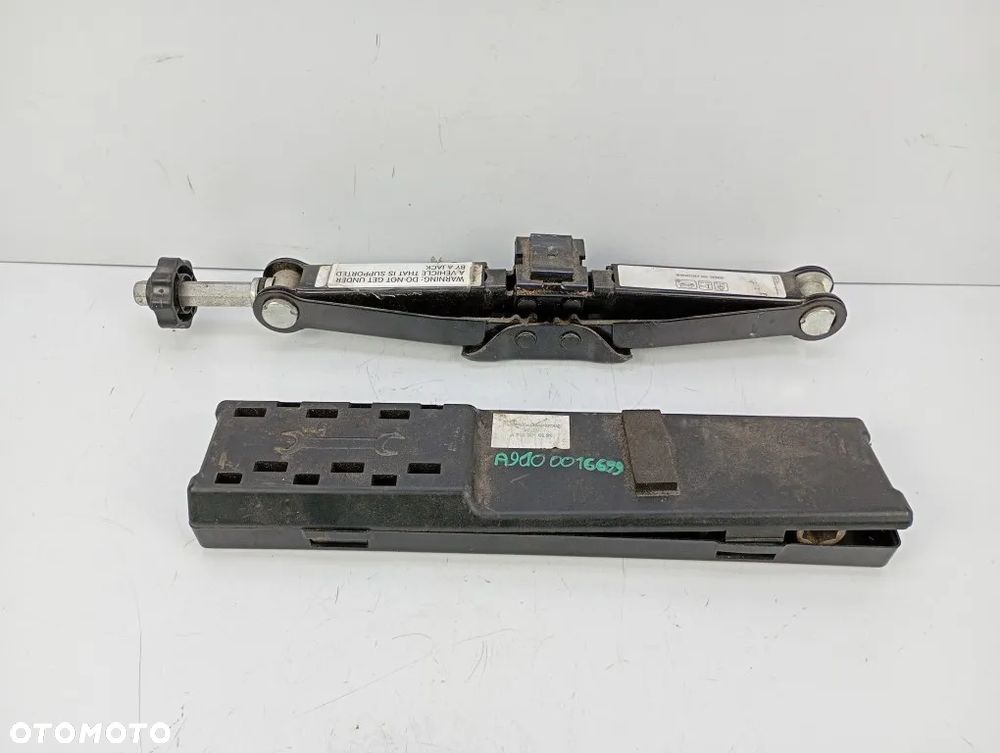 Lewarek Podnośnik Do Koła Klucz Zestaw Mercedes Sprinter W907 W910 A9105800000