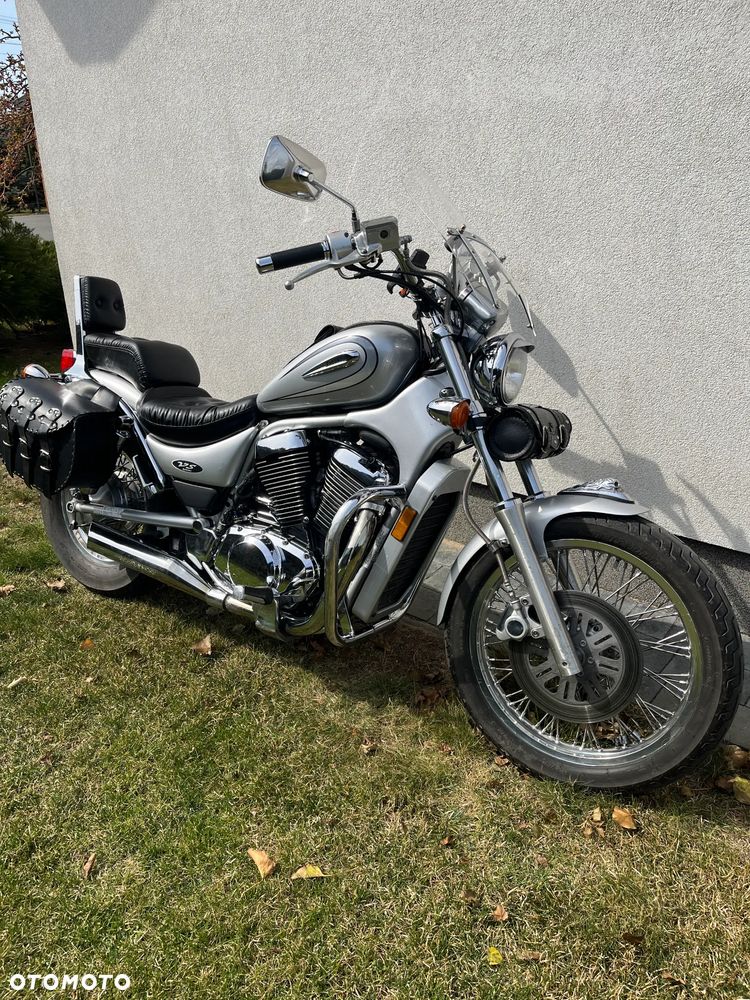 Suzuki Intruder - 1