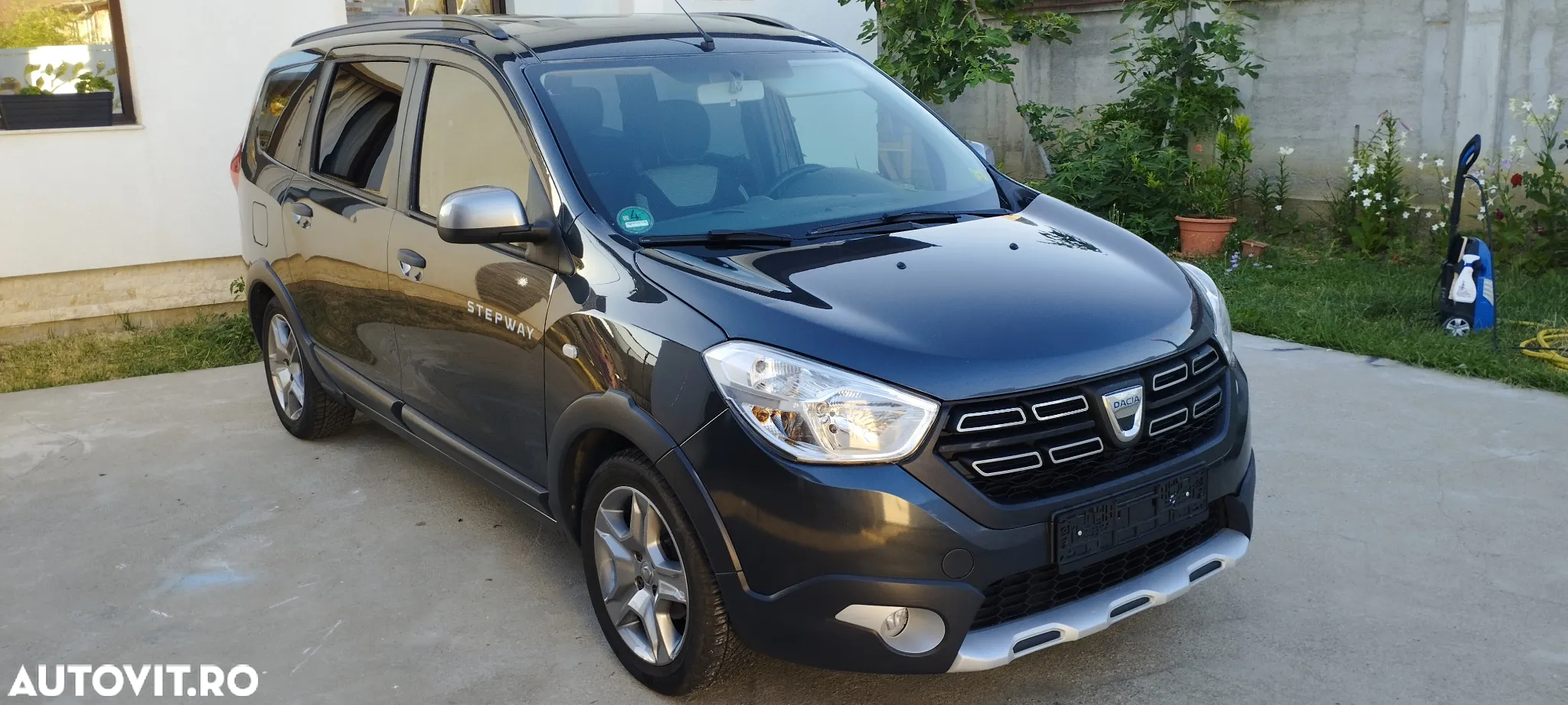 Dacia Lodgy 1.6 SCe Stepway - 2