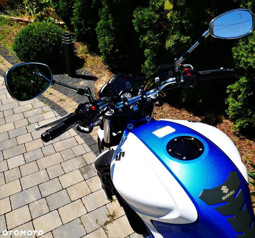 Suzuki Gladius - 4