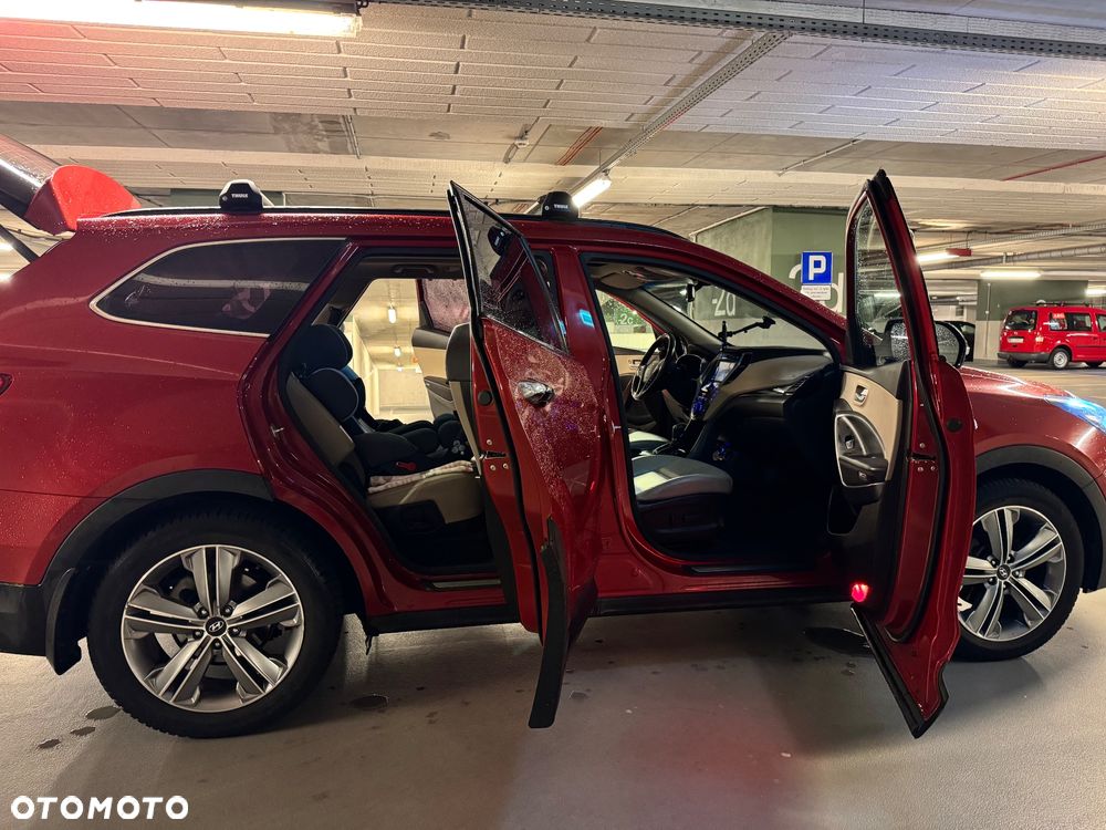 Hyundai Grand Santa Fe - 23