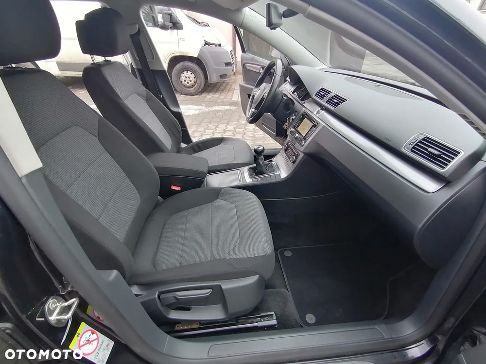 Volkswagen Passat - 28
