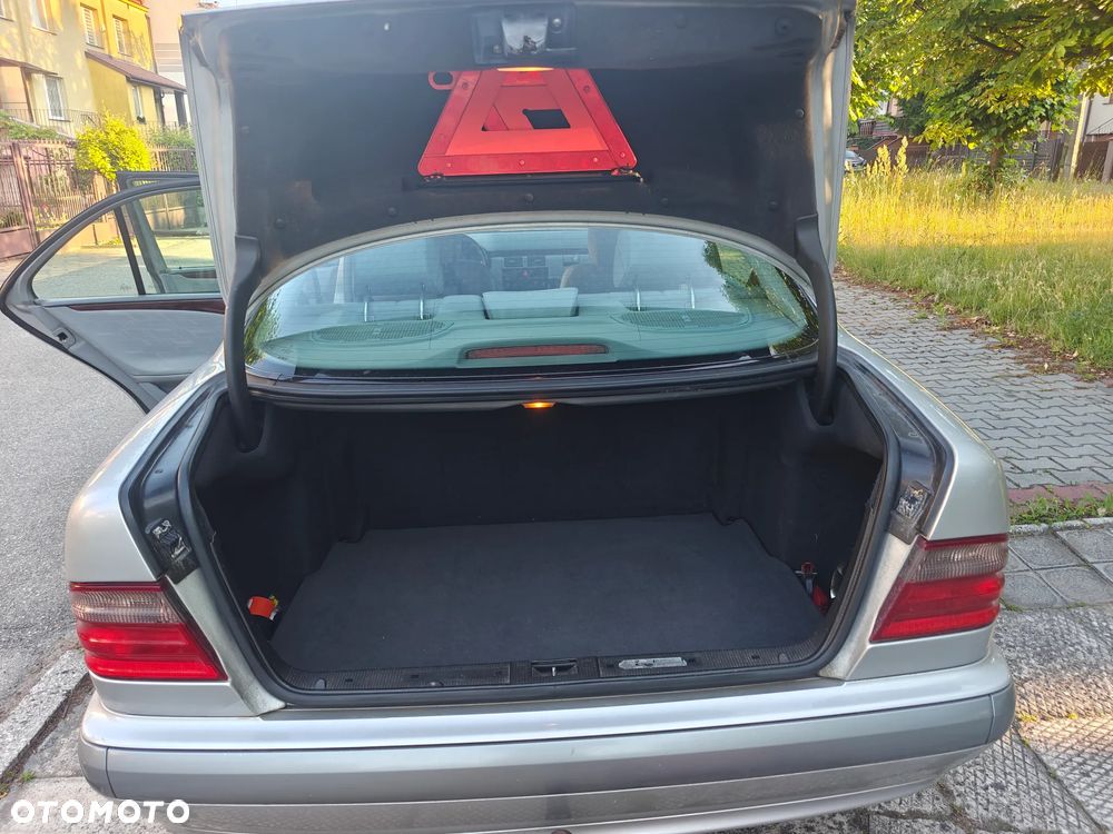 Mercedes-Benz Klasa E 220 CDI Classic - 11