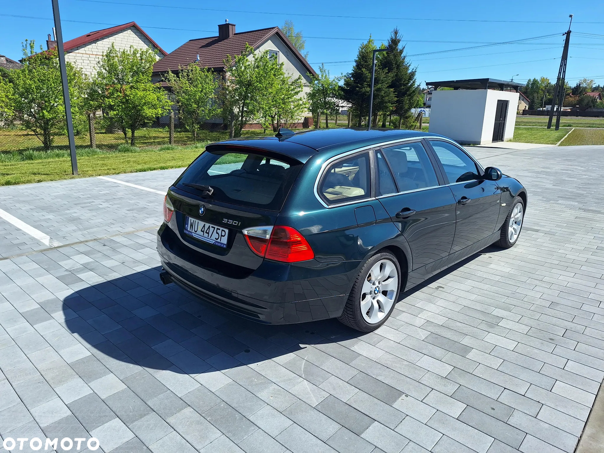 BMW Seria 3 330i Touring - 11