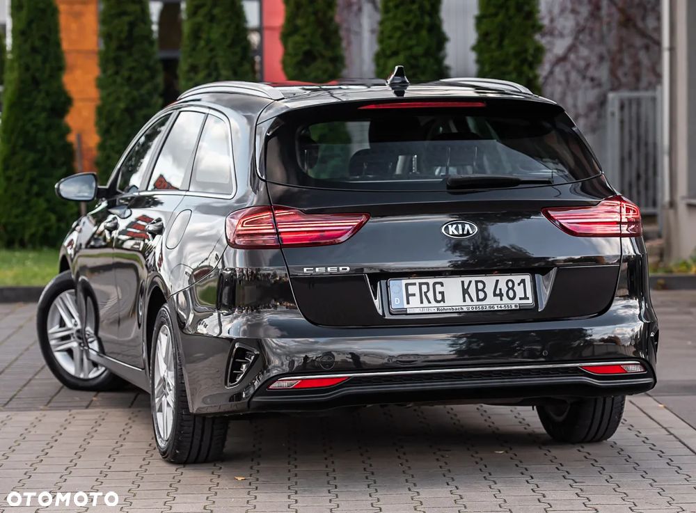 Kia Ceed - 8