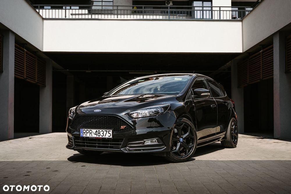 Ford Focus 2.0 EcoBoost ST mit Leder-Sport-Paket - 2