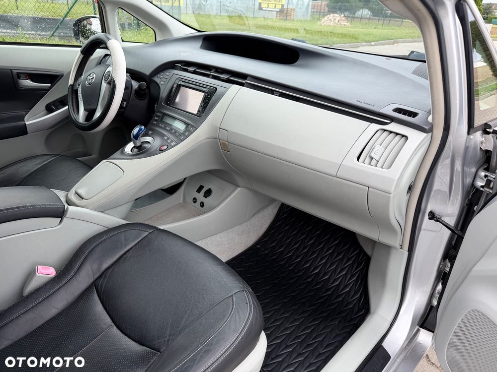 Toyota Prius 1.8 HSD Prestige - 18