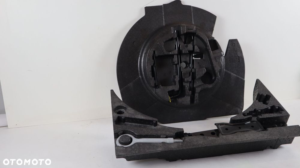 RANGE ROVER VELAR L560 WKŁAD KOŁA STYROPIAN NARZĘDZIA J8A2-19G381-BD - 2