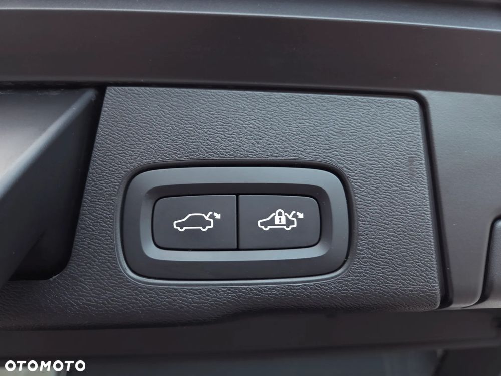 Volvo XC 60 B4 B Momentum Pro - 24