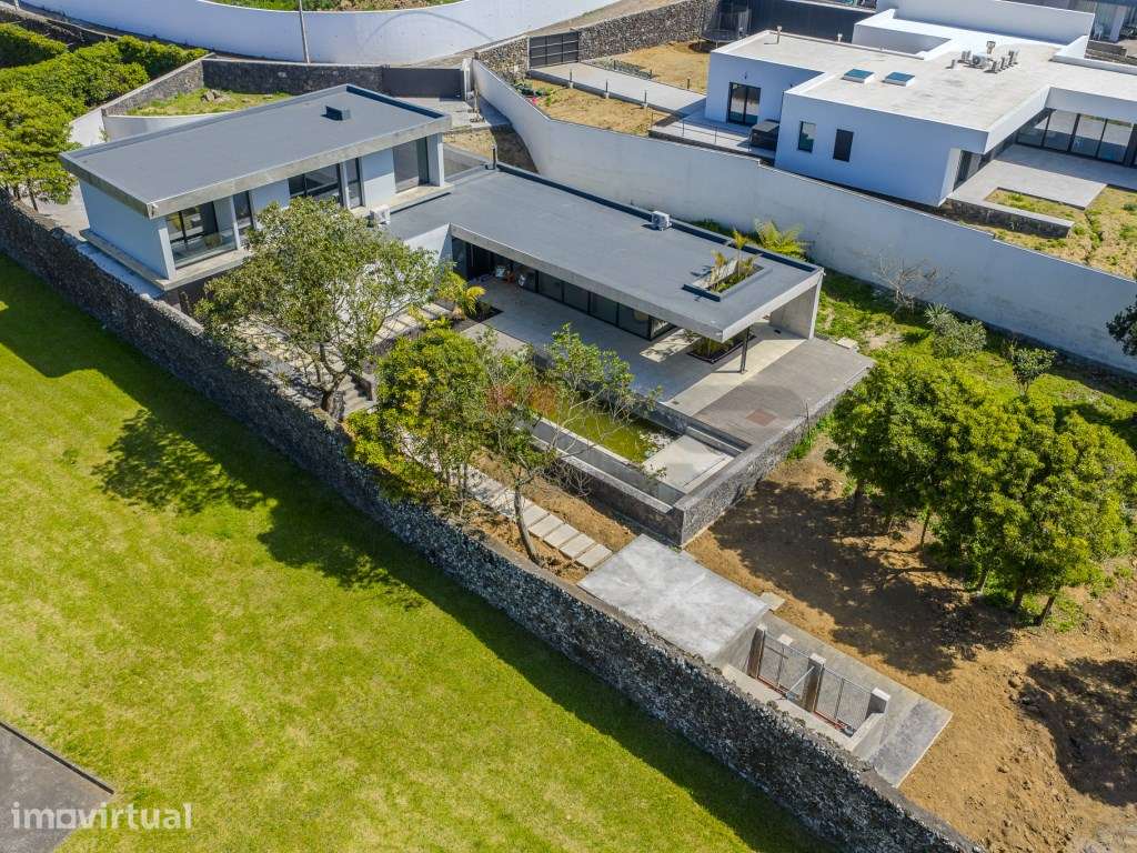 Moradia LUXURY em Betão Armado | Piscina Infinita | Vista Mar | Pon... - Grande imagem: 3/15