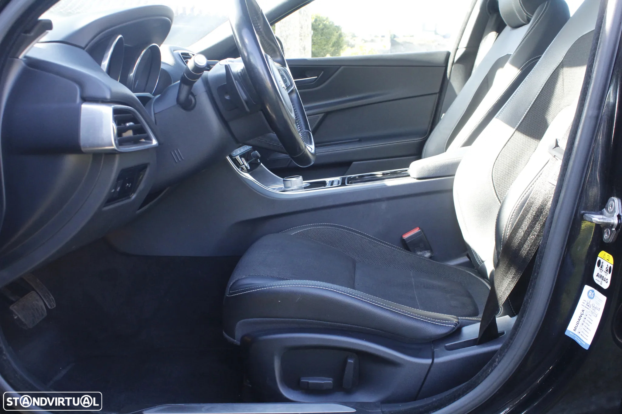 Jaguar XE 2.0 D R-Sport Aut. - 11