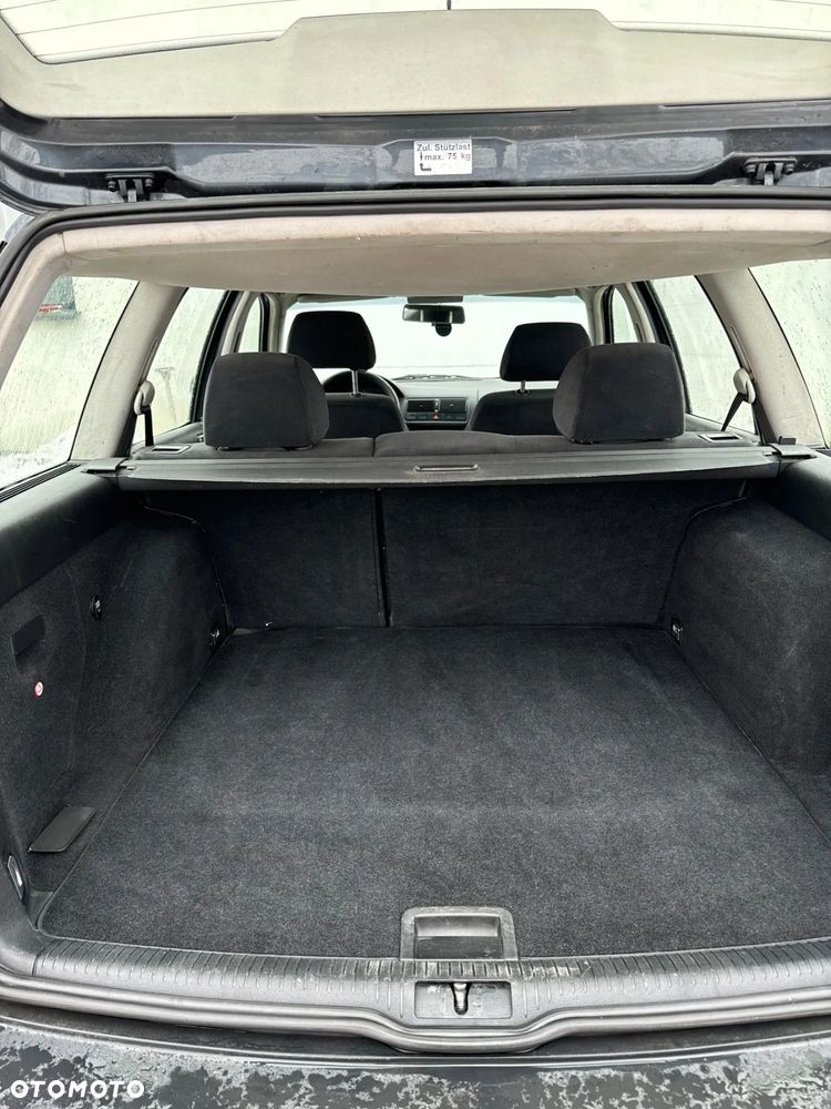 Volkswagen Golf Variant - 11