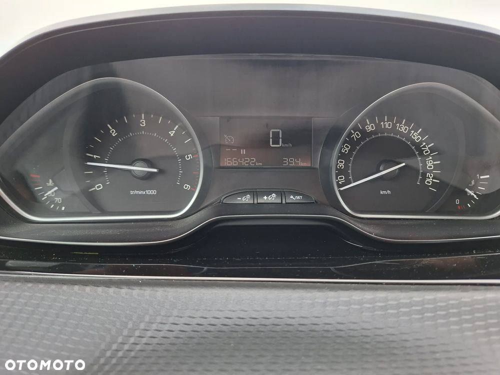 Peugeot 2008 1.5 BlueHDi Allure - 17