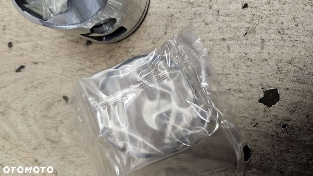 Tłok pierścień sworzeń Derbi Senda  06084350 - 7