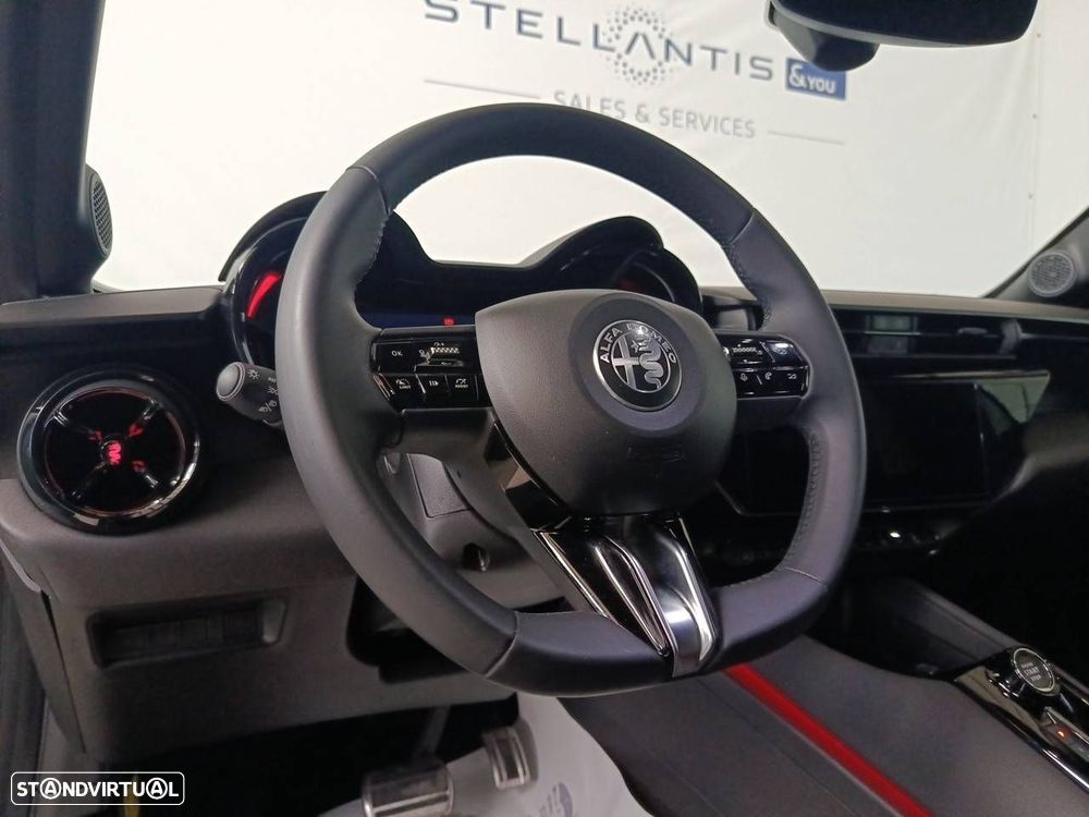 Alfa Romeo Junior 1.2 Speciale eDCT6 - 12