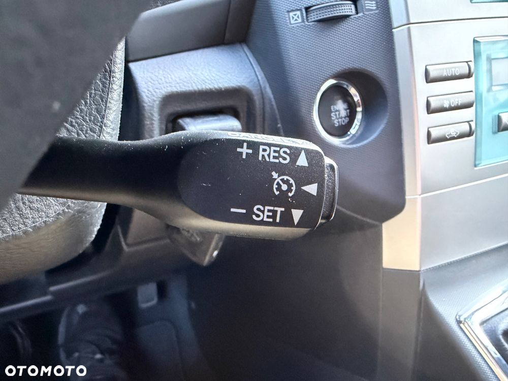 Toyota Corolla Verso 1.8 Sol 7os - 30