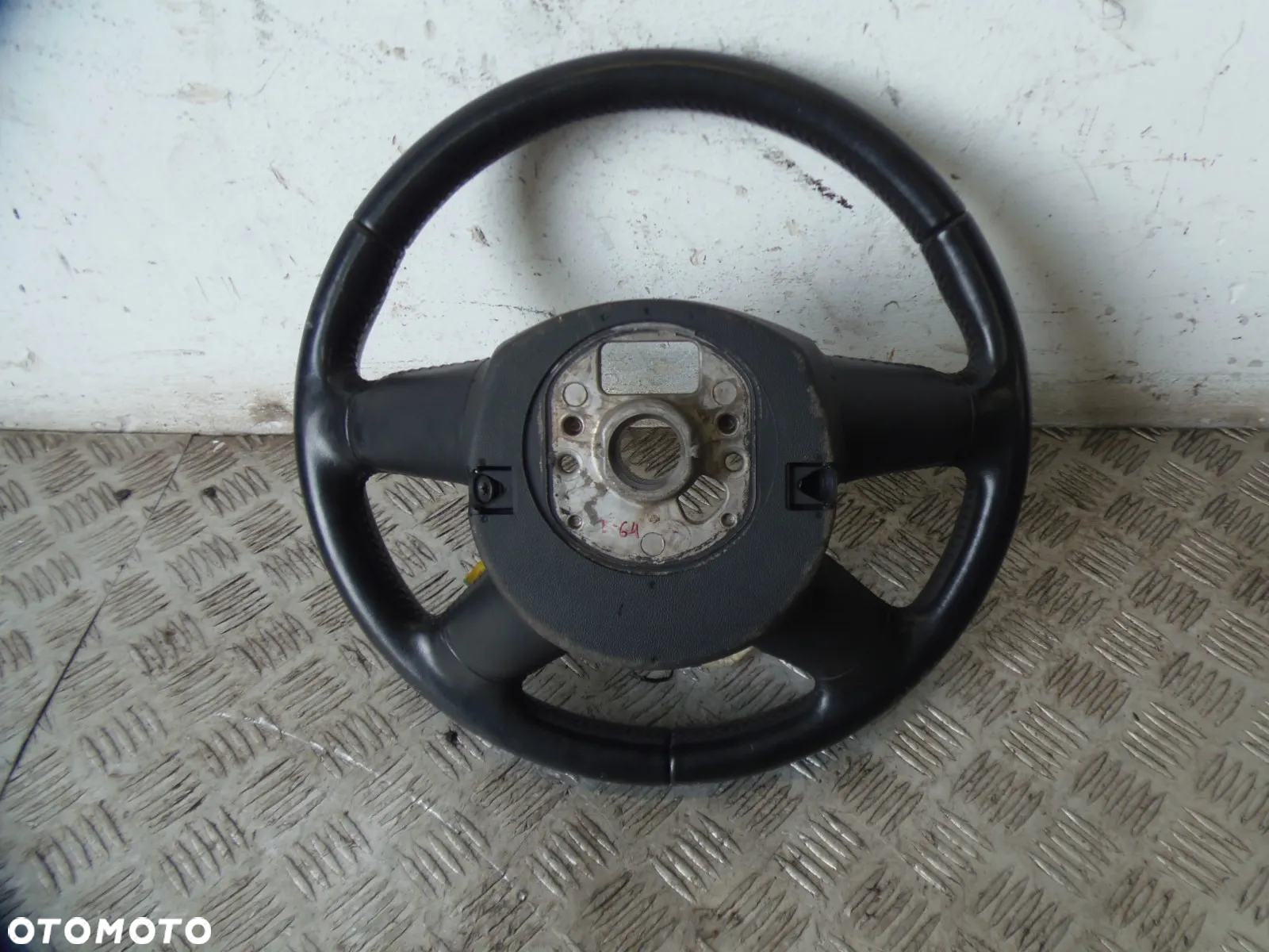 AUDI A4 B8 KIEROWNICA MULTIFUNKCYJNA POSZYCIE SKÓRA - 2