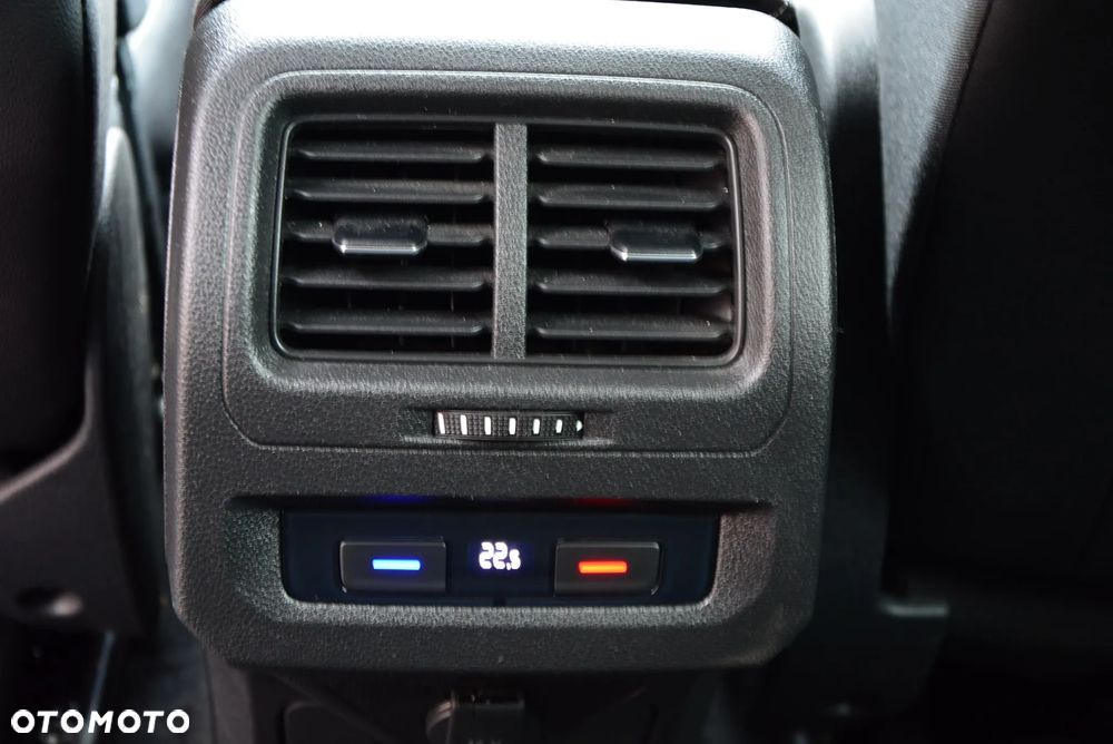 Volkswagen Touran - 31