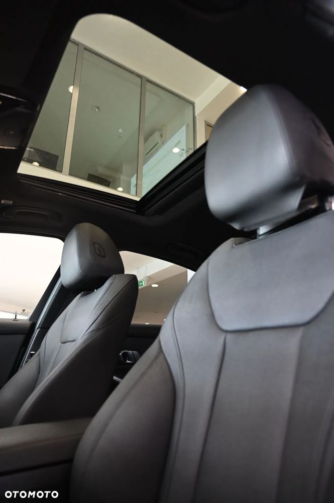 BMW Seria 3 330i xDrive Sport Line - 14