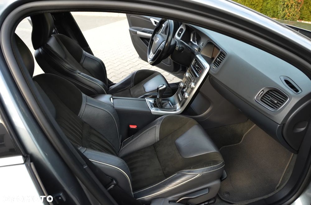 Volvo V60 D2 Drive-E R-Design Momentum - 27