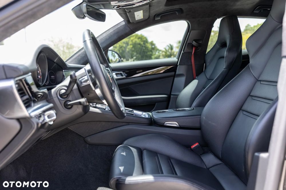 Porsche Panamera GTS - 18
