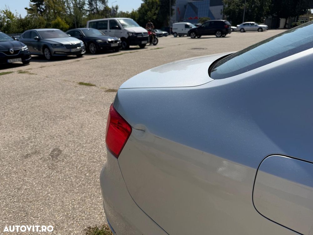 Volkswagen Jetta 1.6 TDI DPF Comfortline - 9