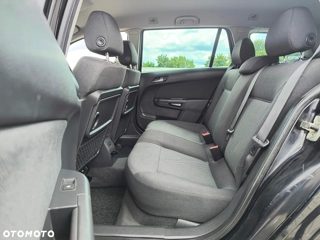 Opel Astra 1.8 Caravan Edition - 9