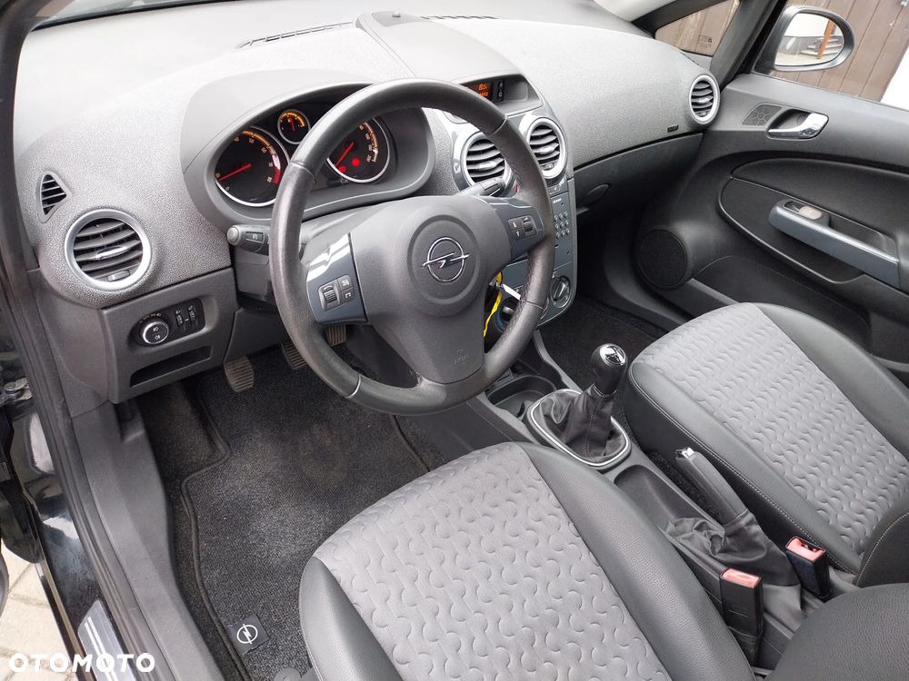 Opel Corsa 1.4 16V Cosmo - 13