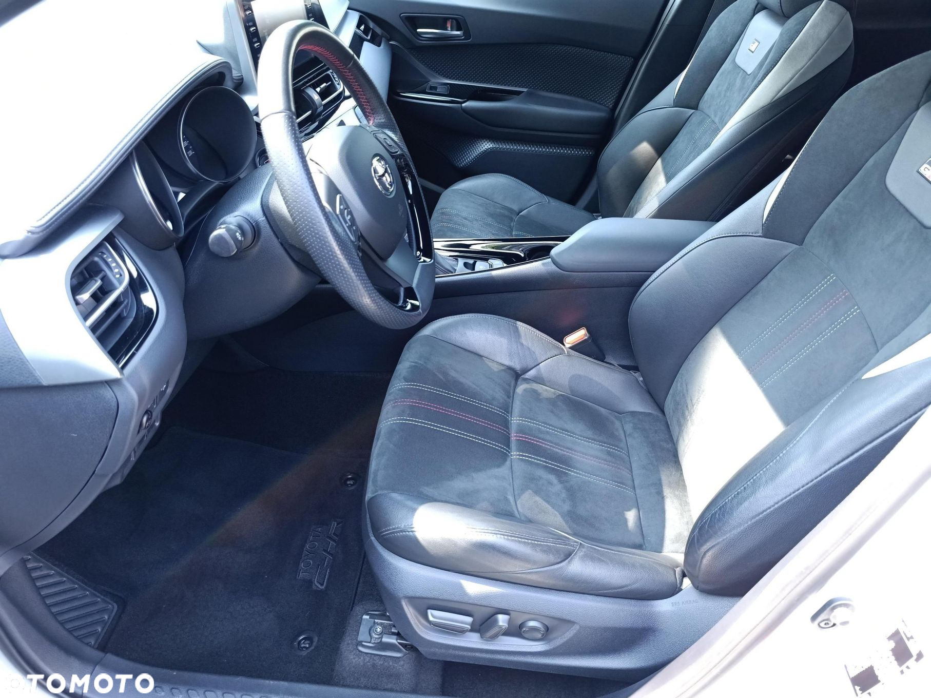 Toyota C-HR - 11