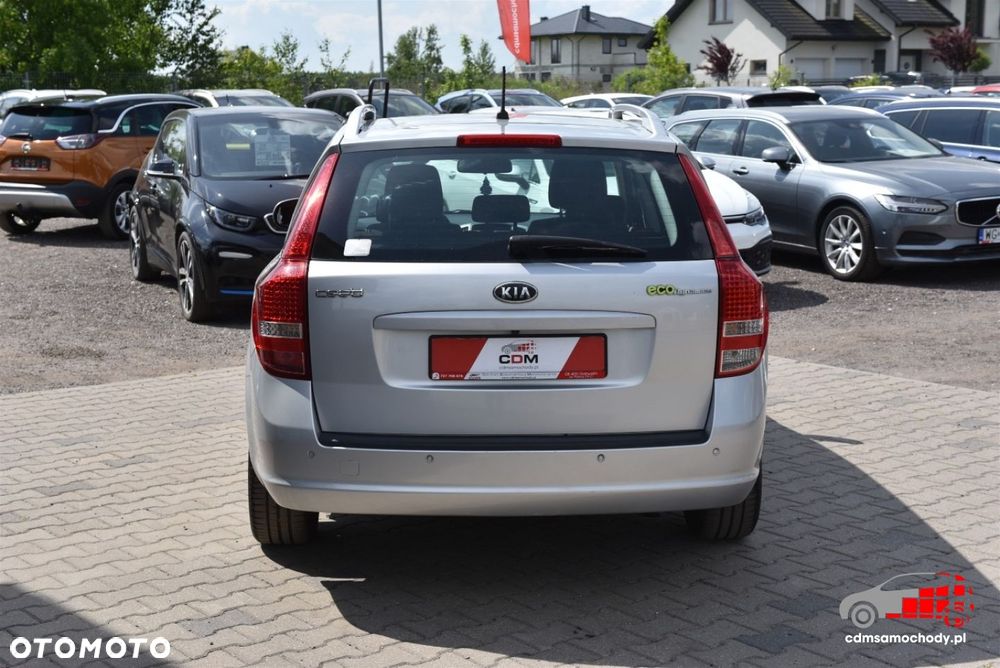 Kia Ceed - 9