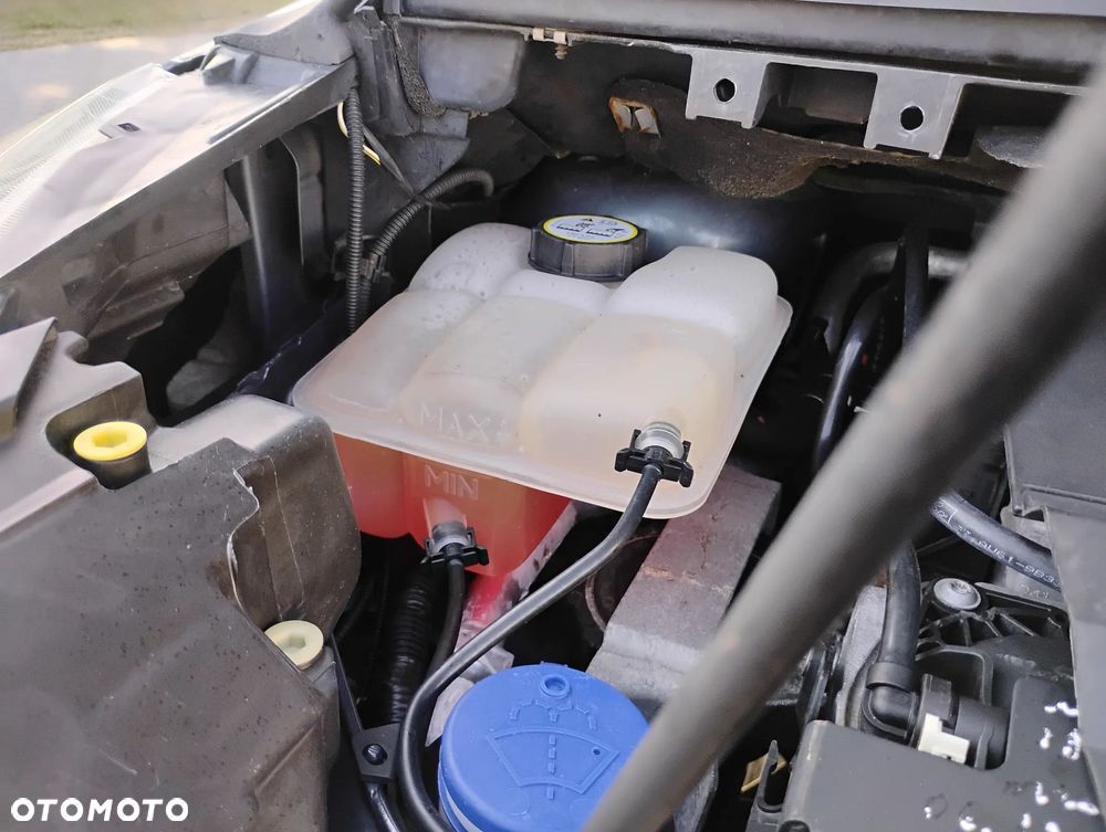 Ford Grand C-MAX 2.0 TDCi Champions Edition - 27